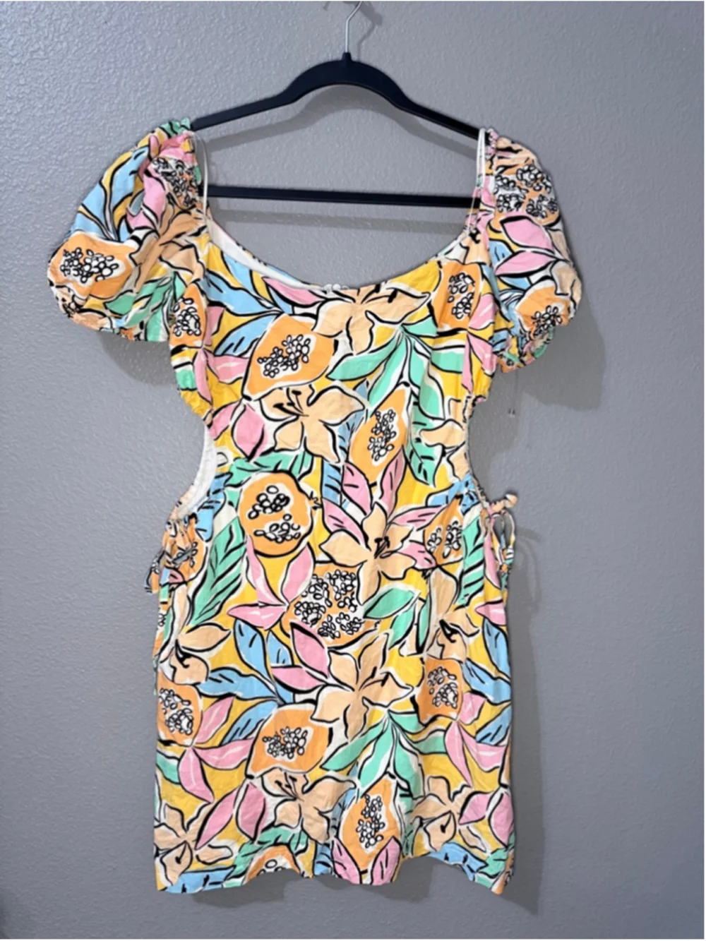 Women's ASTR The Label M Tropical Papaya Floral Cutout Mini Dress M